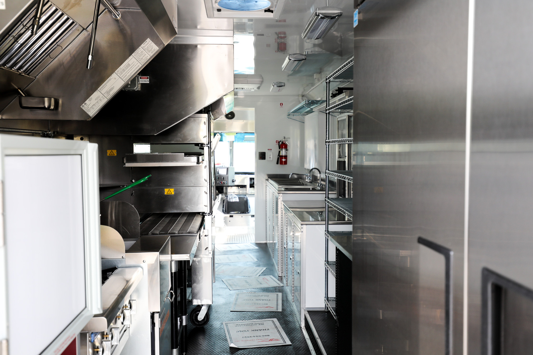 Pizza Food Truck For sale - Ford F59 Pizza Food Truck - Image 4