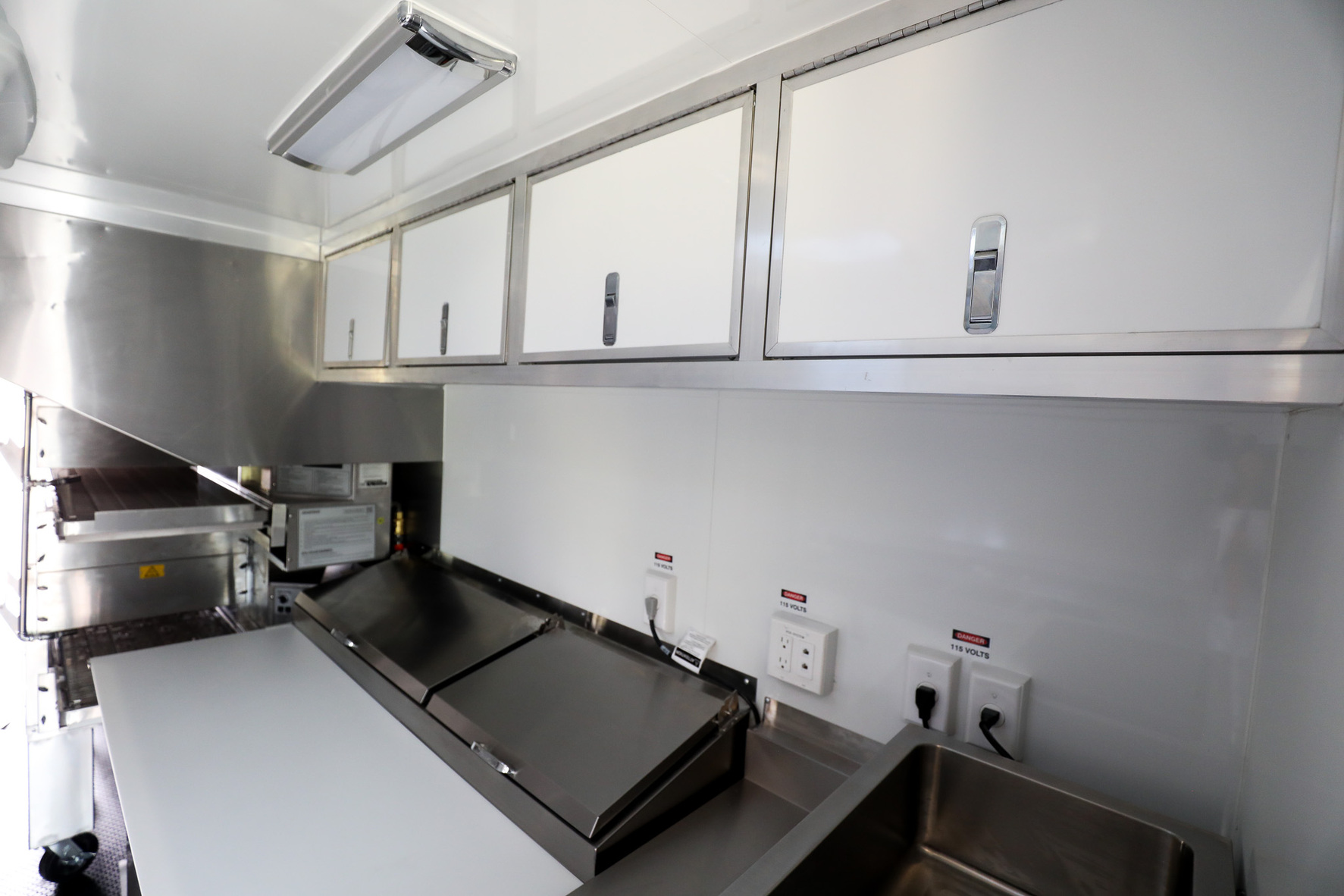 Pizza Food Truck For sale - Ford F59 Pizza Food Truck - Image 13