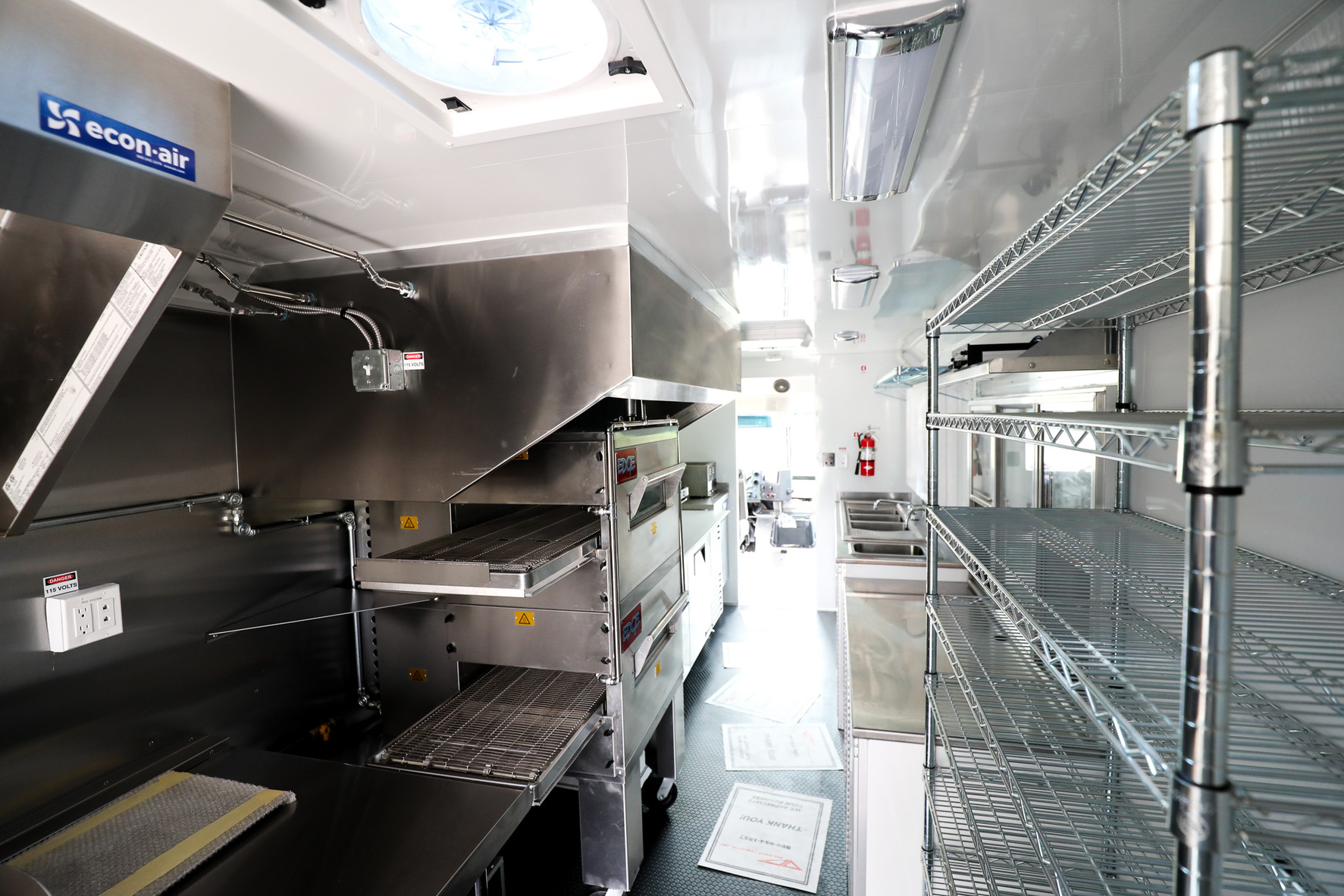 Pizza Food Truck For sale - Ford F59 Pizza Food Truck - Image 3