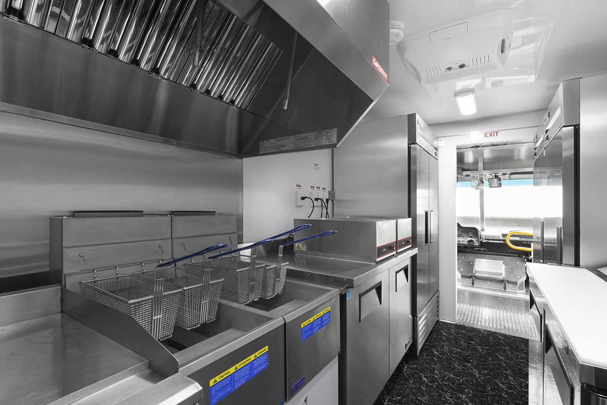 20 Foot Food Truck - Ford F59 - Image 9