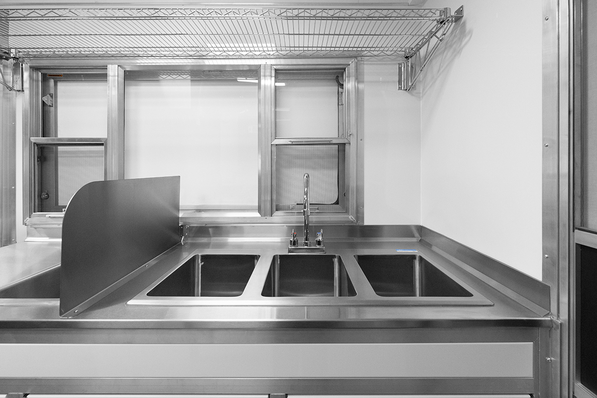 20 Foot Food Truck - Ford F59 - Image 10