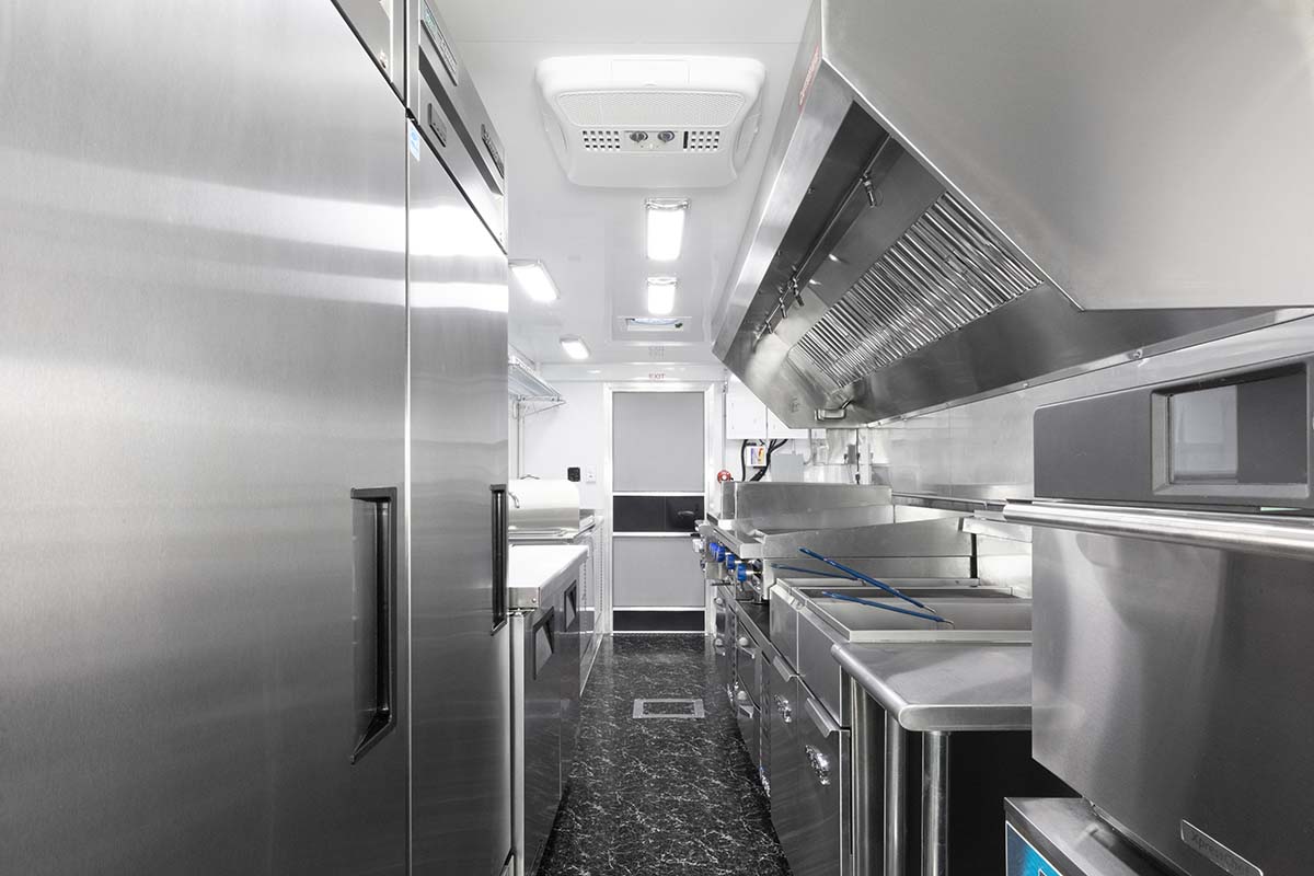 18 foot Mobile Kitchen - Ford F59 - Image 14