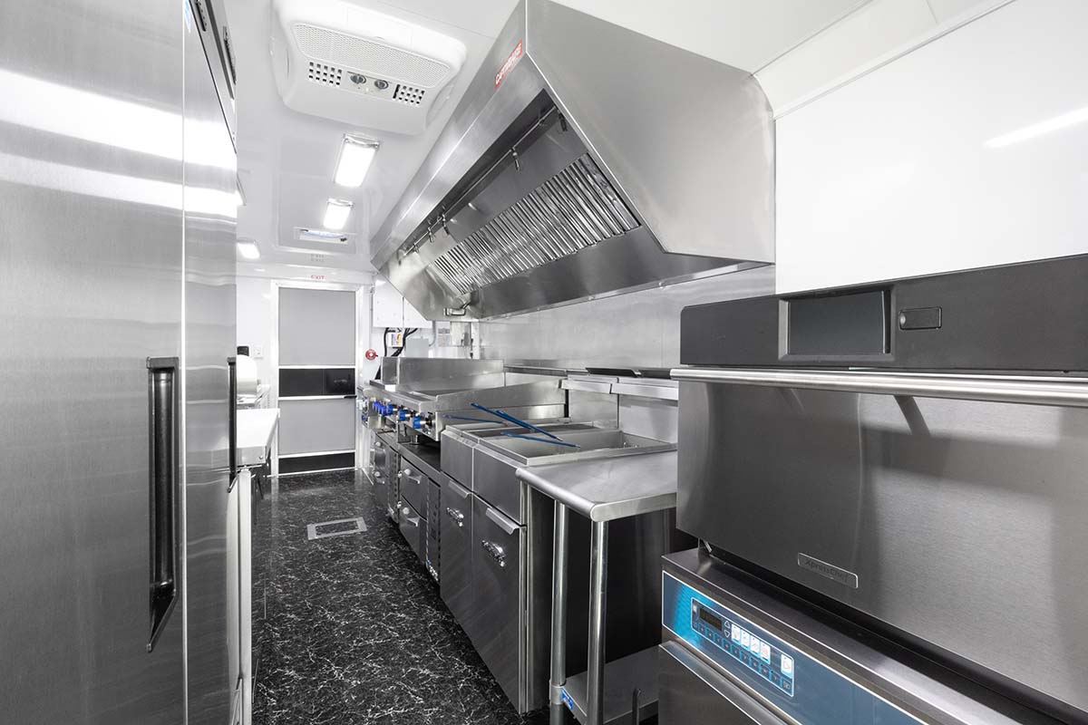 18 foot Mobile Kitchen - Ford F59 - Image 13