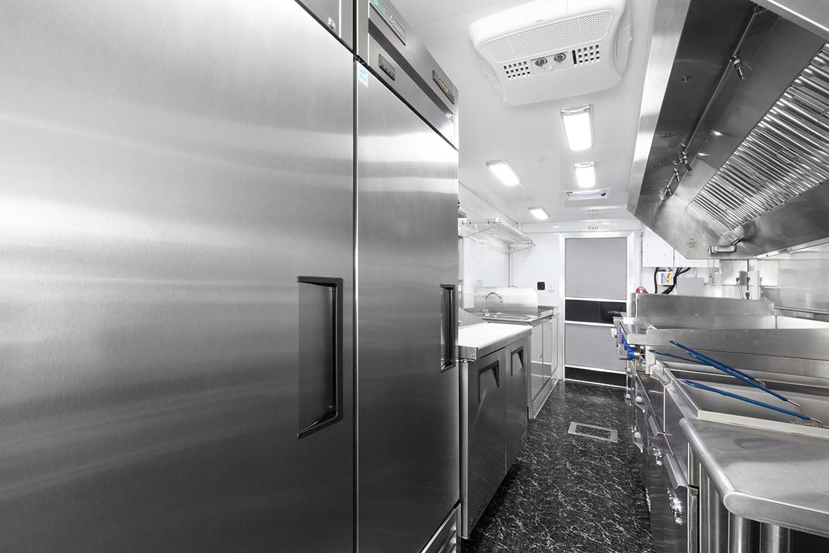 18 foot Mobile Kitchen - Ford F59 - Image 8