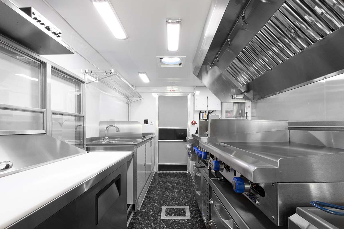 18 foot Mobile Kitchen - Ford F59 - Image 6