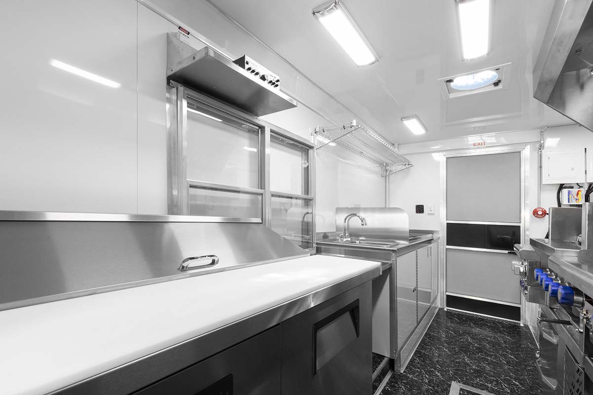 18 foot Mobile Kitchen - Ford F59 - Image 5