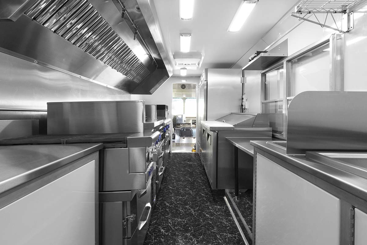 18 foot Mobile Kitchen - Ford F59 - Image 9