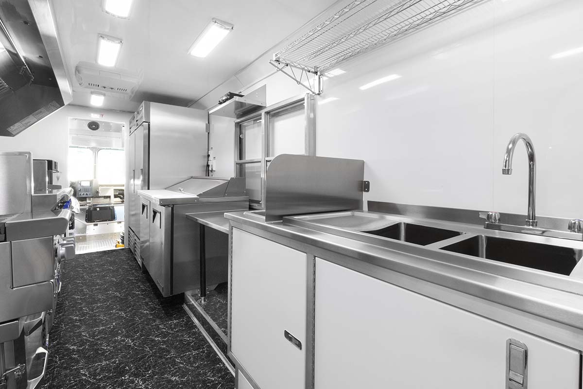 18 foot Mobile Kitchen - Ford F59 - Image 10