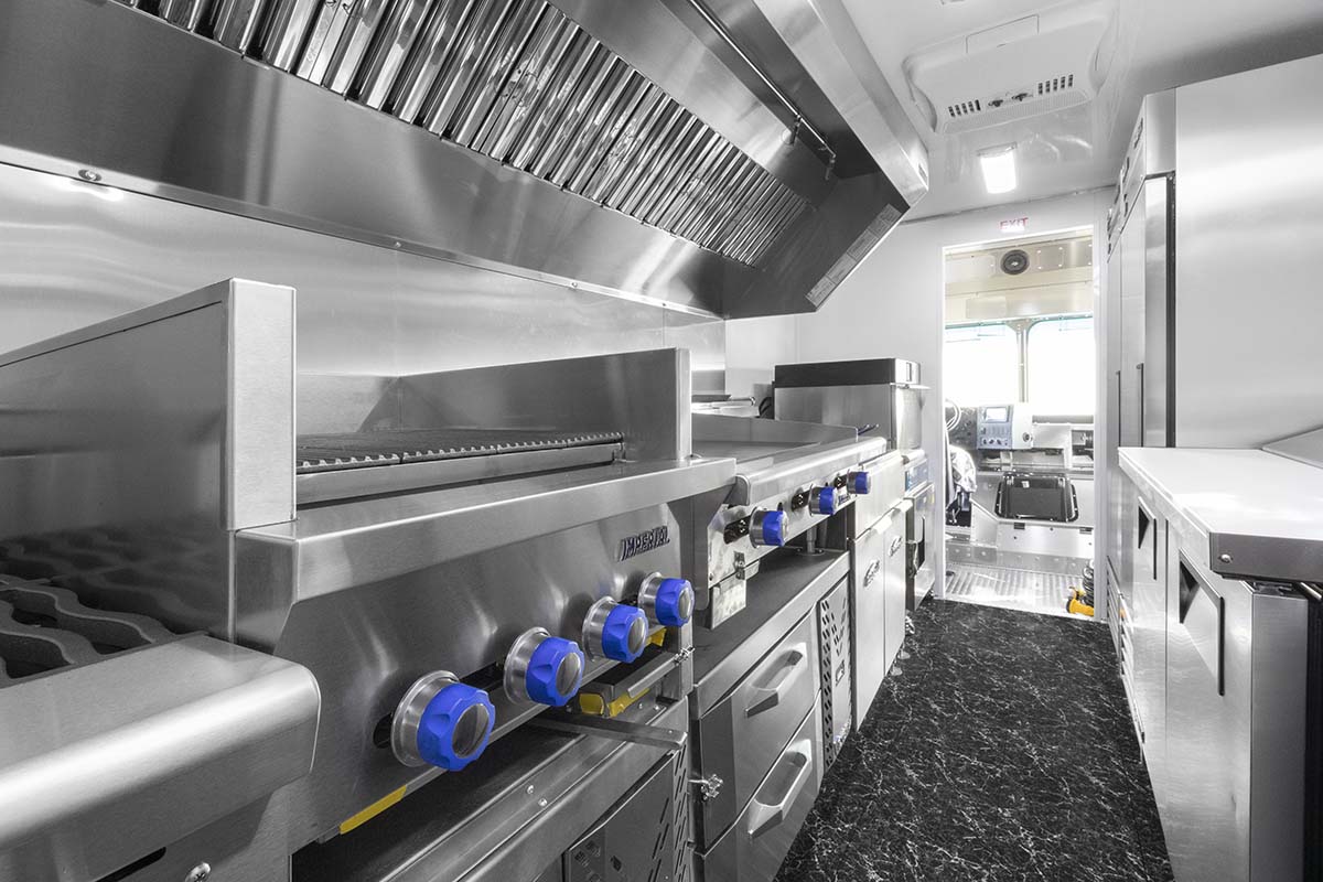 18 foot Mobile Kitchen - Ford F59 - Image 11